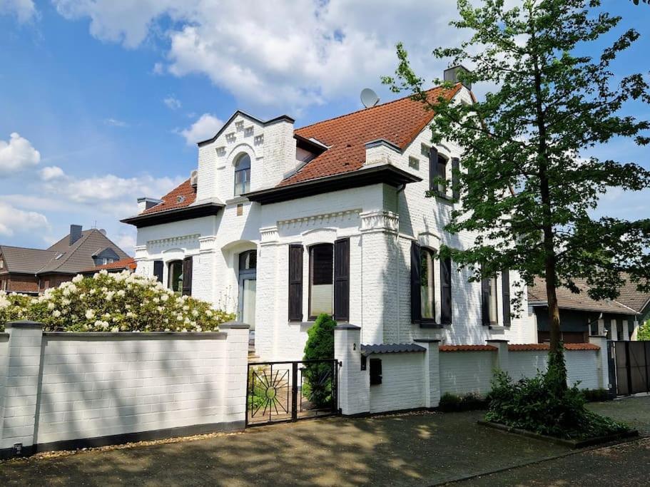 Historische Villa Mit Garten, Luxus Meerbusch Exterior foto