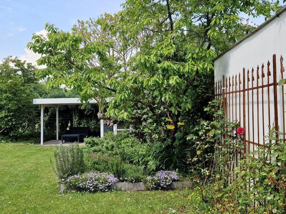 Historische Villa Mit Garten, Luxus Meerbusch Exterior foto